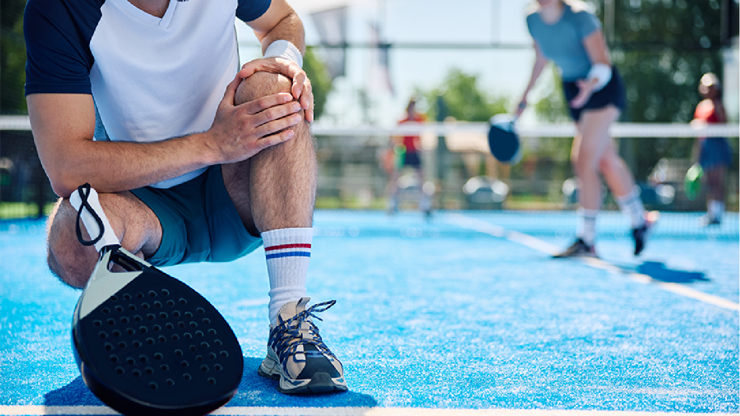 Benefits of the Bauerfeind Sports Knee Strap for Padel Tennis Players