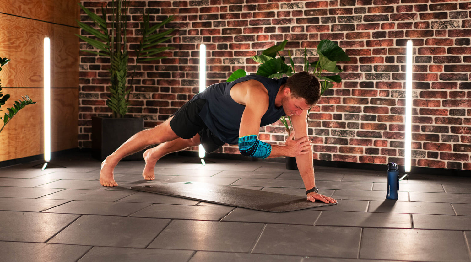 Plank Taps Workout: Strengthens the Arms and Core